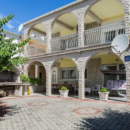 Curic Apartment *