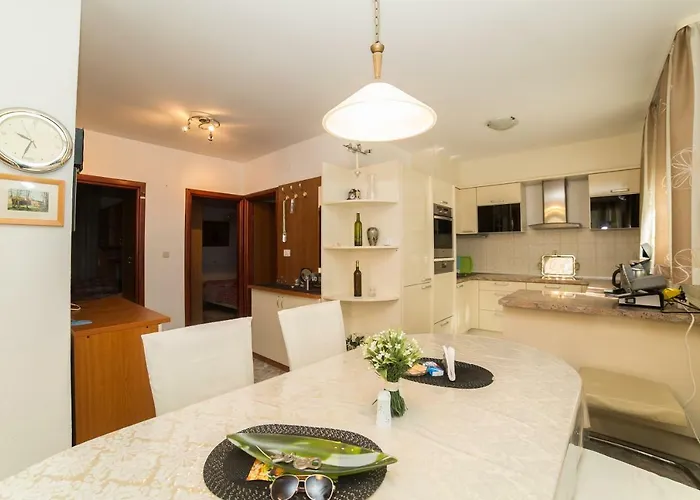 Curic شقة Kaštela